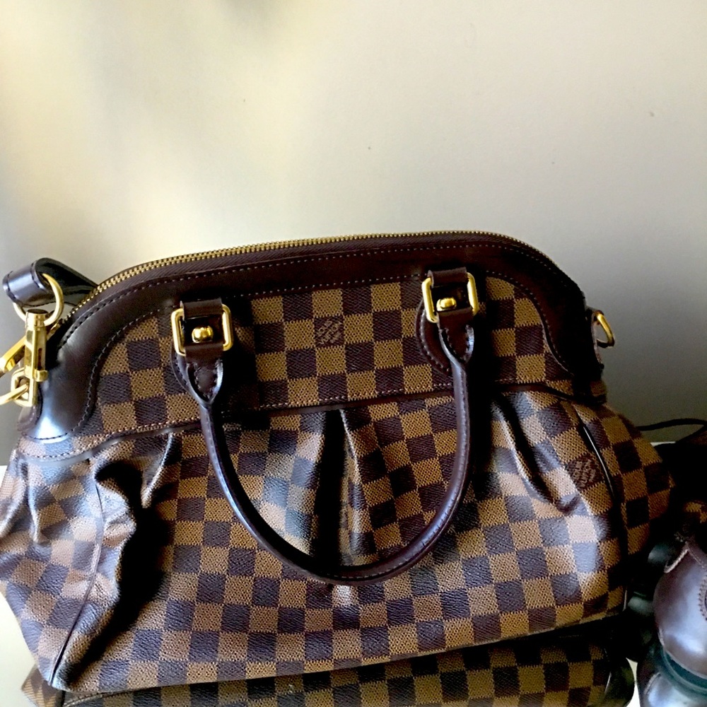 Louis Vutton shoulder bag